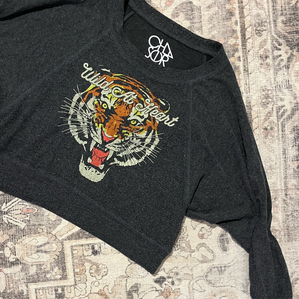 WILD AT HEART / CROP / size small. - Picture 2 of 4